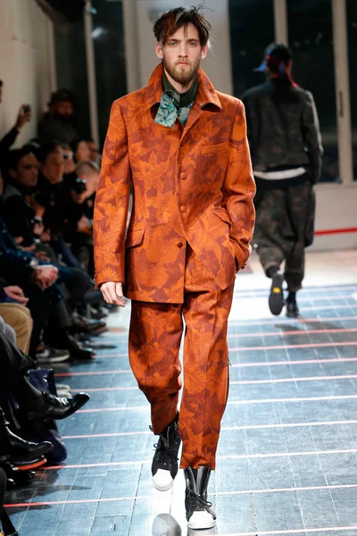 Look 10